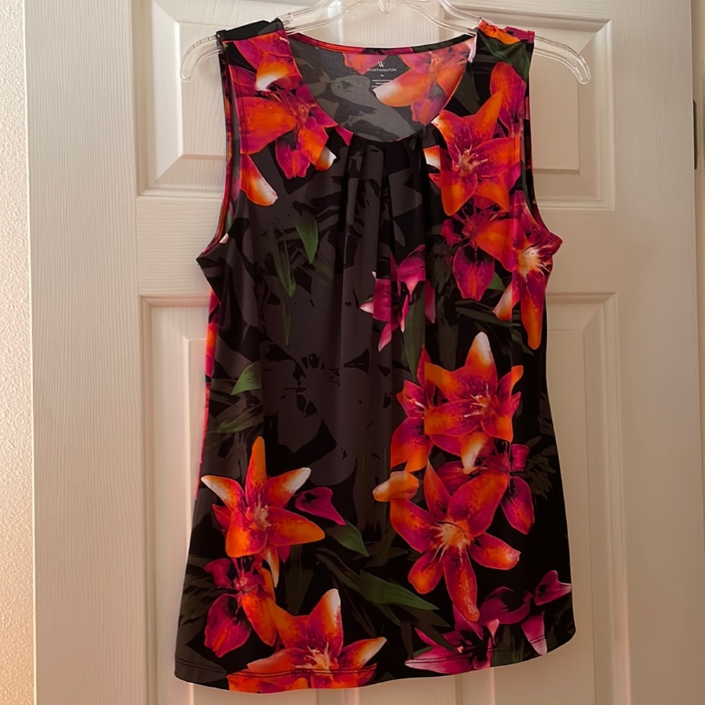 Worthington light weight Poly/Spandex Blouse Size M